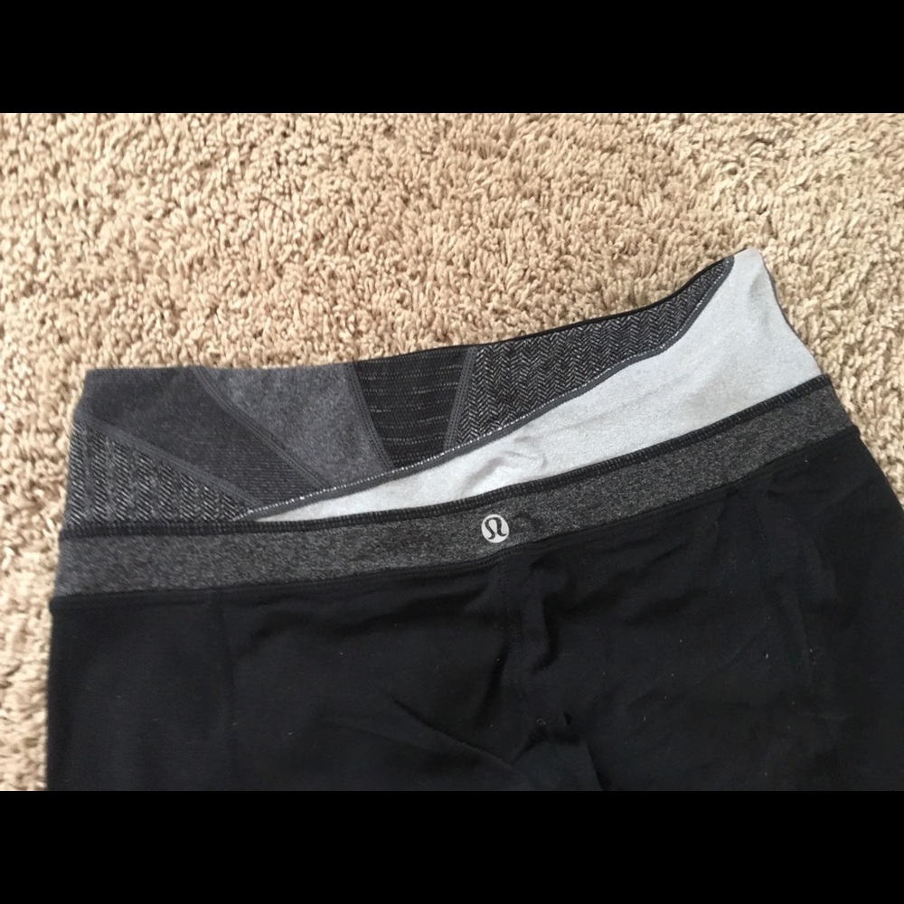 Lulu black yoga pants